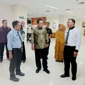 Ingin Pelayanan Pasien Maksiml, Gubernur Ansar Tinjau Langsung Progres Perbaikan AC Central di RSUD Raja Ahmad Tabib