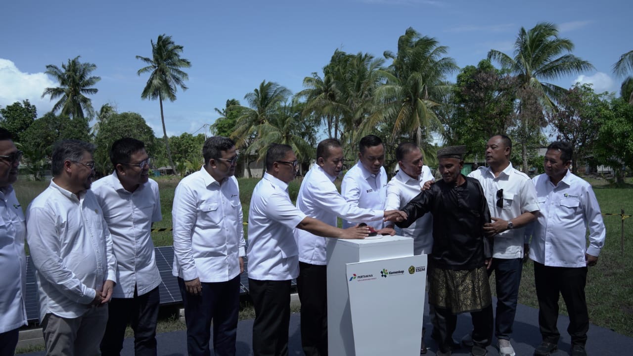 Menteri Koperasi & UKM Bersama Wagub Kepri Resmikan Peluncuran PLTS Koperasi Merah Putih