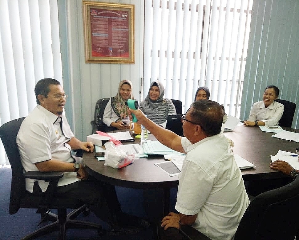 Pegawai Dinas PMD Dukcapil Kepri Dicek Suhu Tubuh