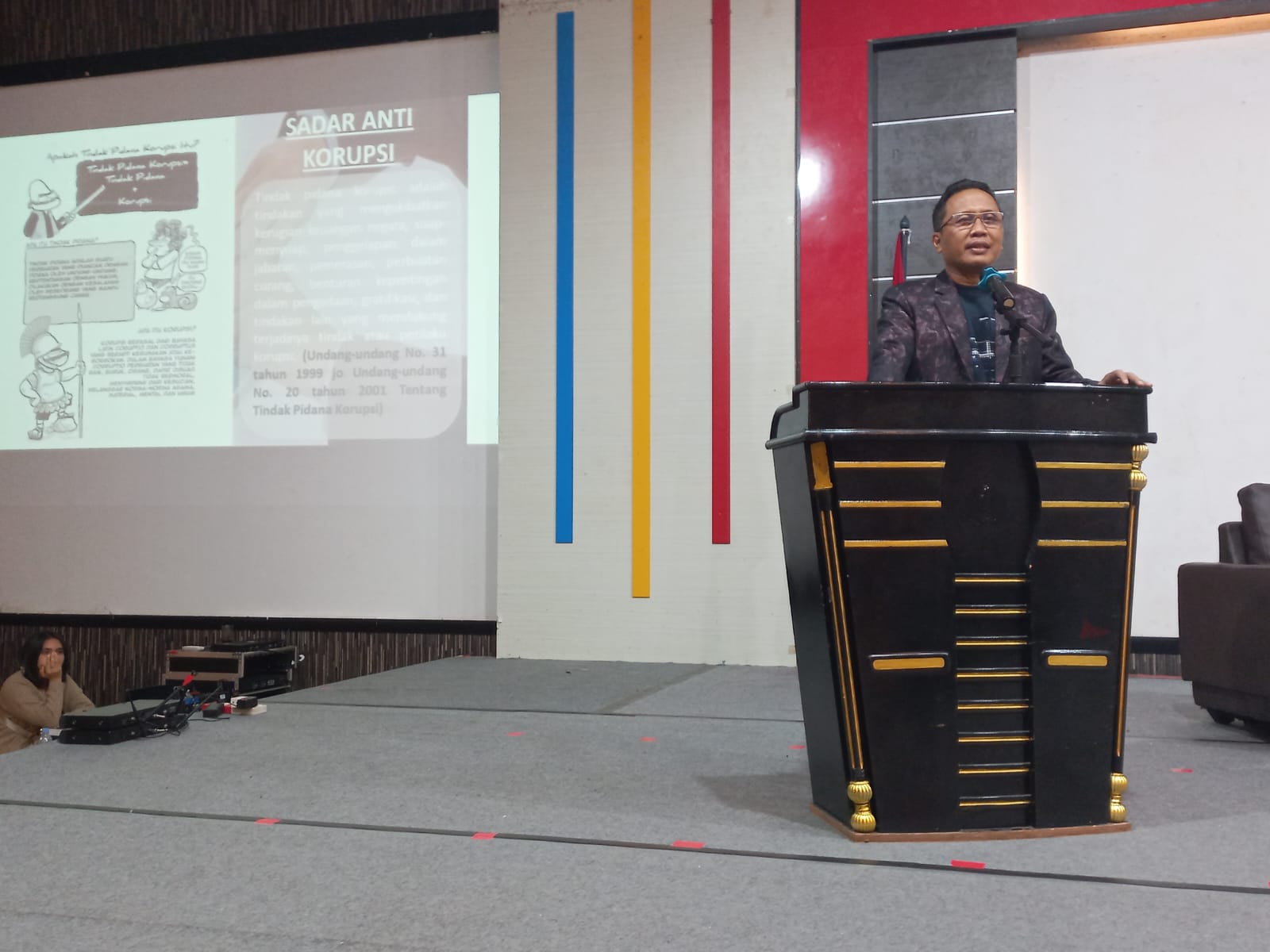 Asintel Kejati Kepri Paparkan Penyuluhan Hukum Anti Korupsi pada Rakor Pendidikan dan PBD Kepri 2022 di Batam