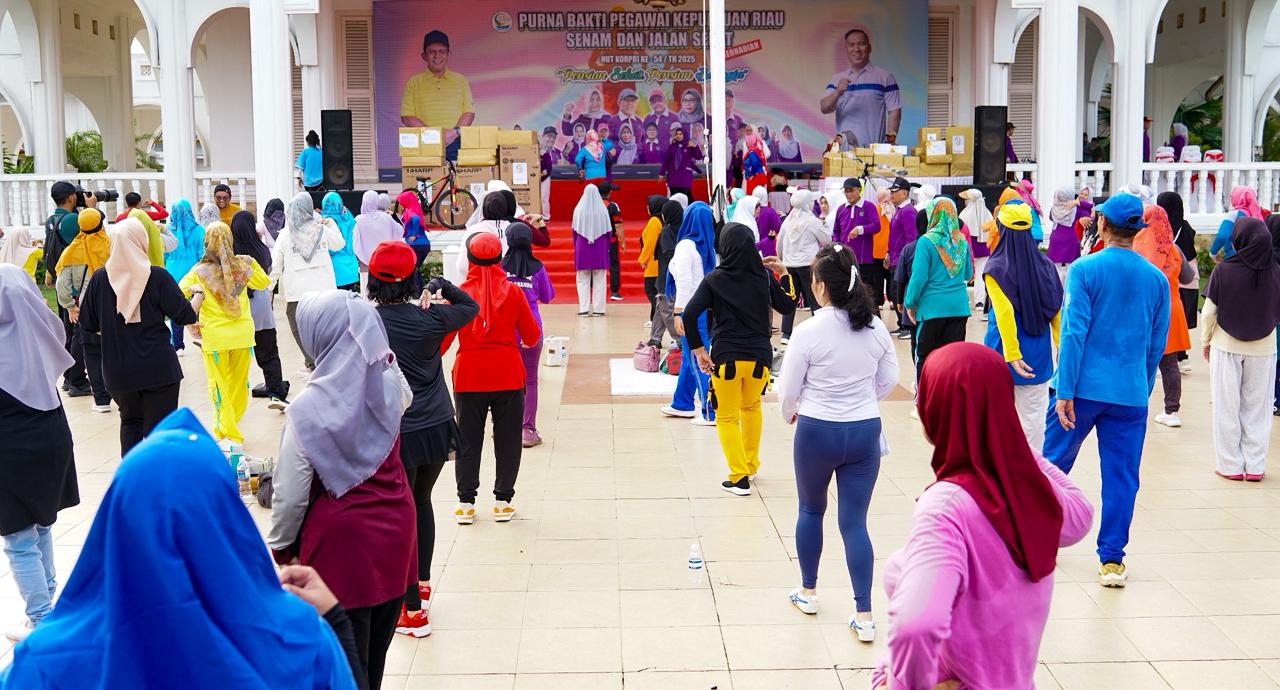 Pj. Sekdaprov Luki Hadiri Senam dan Jalan Sehat HUT KORPRI 2025, Tekankan Semangat Kebersamaan ASN