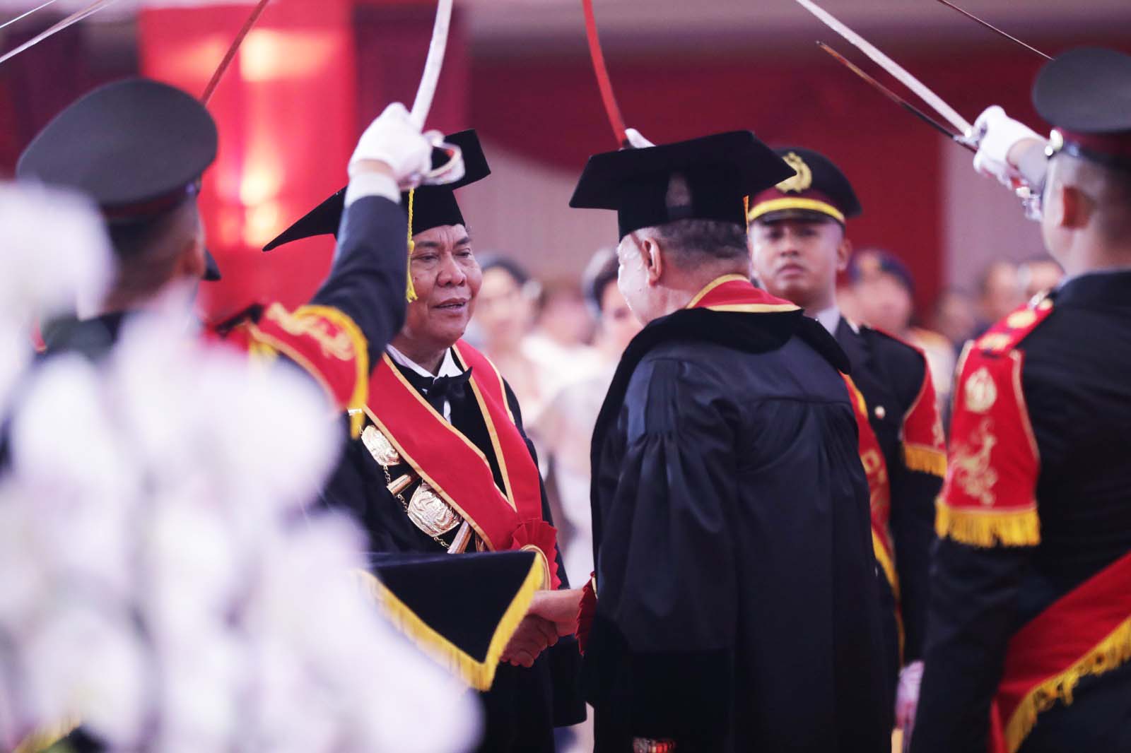 Gubernur Ansar Hadiri Pengukuhan Komjen Petrus Sebagai Guru Besar STIK