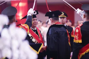 Gubernur Ansar Hadiri Pengukuhan Komjen Petrus Sebagai Guru Besar STIK