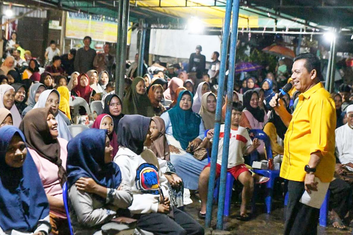 Masyarakat Kelong Antusias Menyambut Kunjungan Kerja Gubernur Ansar