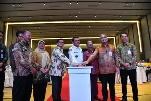 Gubernur Ansar Tandatangani Penerapan Aplikasi Online SP2D Online Terintegrasi CMS