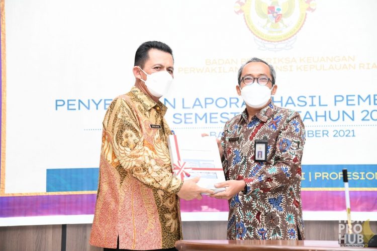 Gubernur Ansar Terima  Laporan Hasil Pemeriksaan BPK Tahun 2021