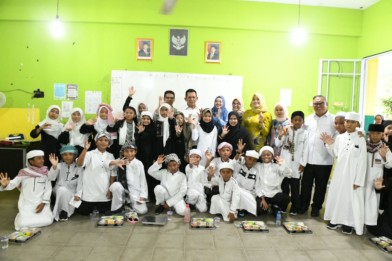 Gubernur Ansar dan Wagub Nyanyang Tinjau Program Makan Bergizi Gratis di Karimun
