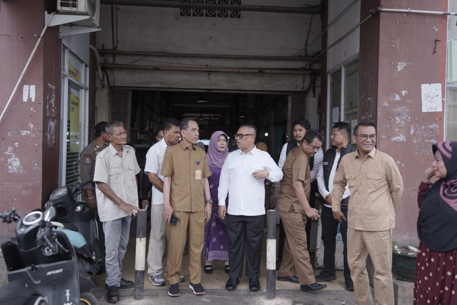 Wagub Nyanyang Tinjau Pasokan Bahan Pokok di Pasar Aviari Sagulung