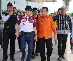 Gubernur Ansar Sambut Kedatangan Menteri Hukum dan HAM RI di Bandara RHF