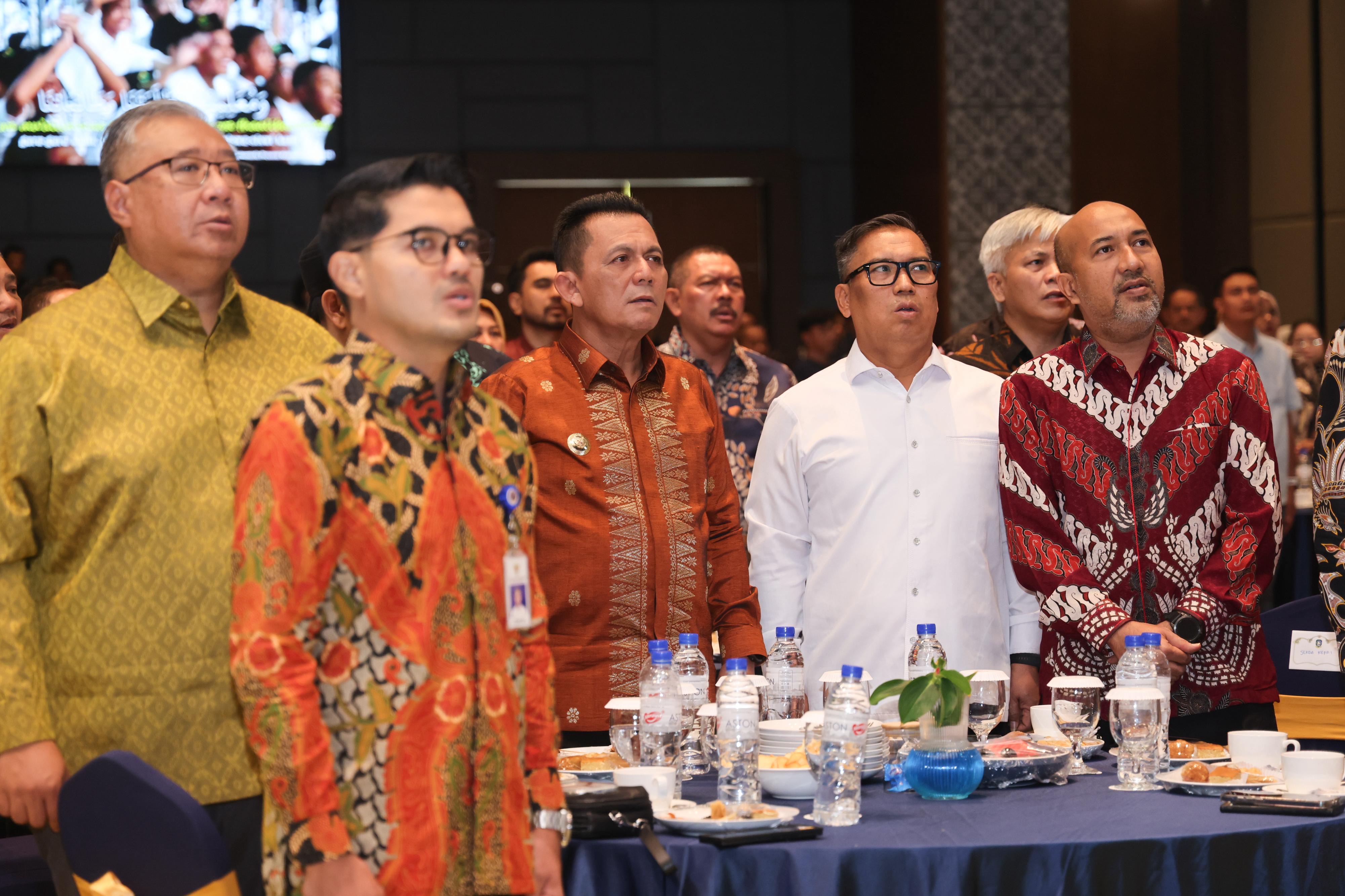 Gubernur Ansar Serahkan Apresiasi Penghargaan Program Gebyar Pajak Kepri 2025
