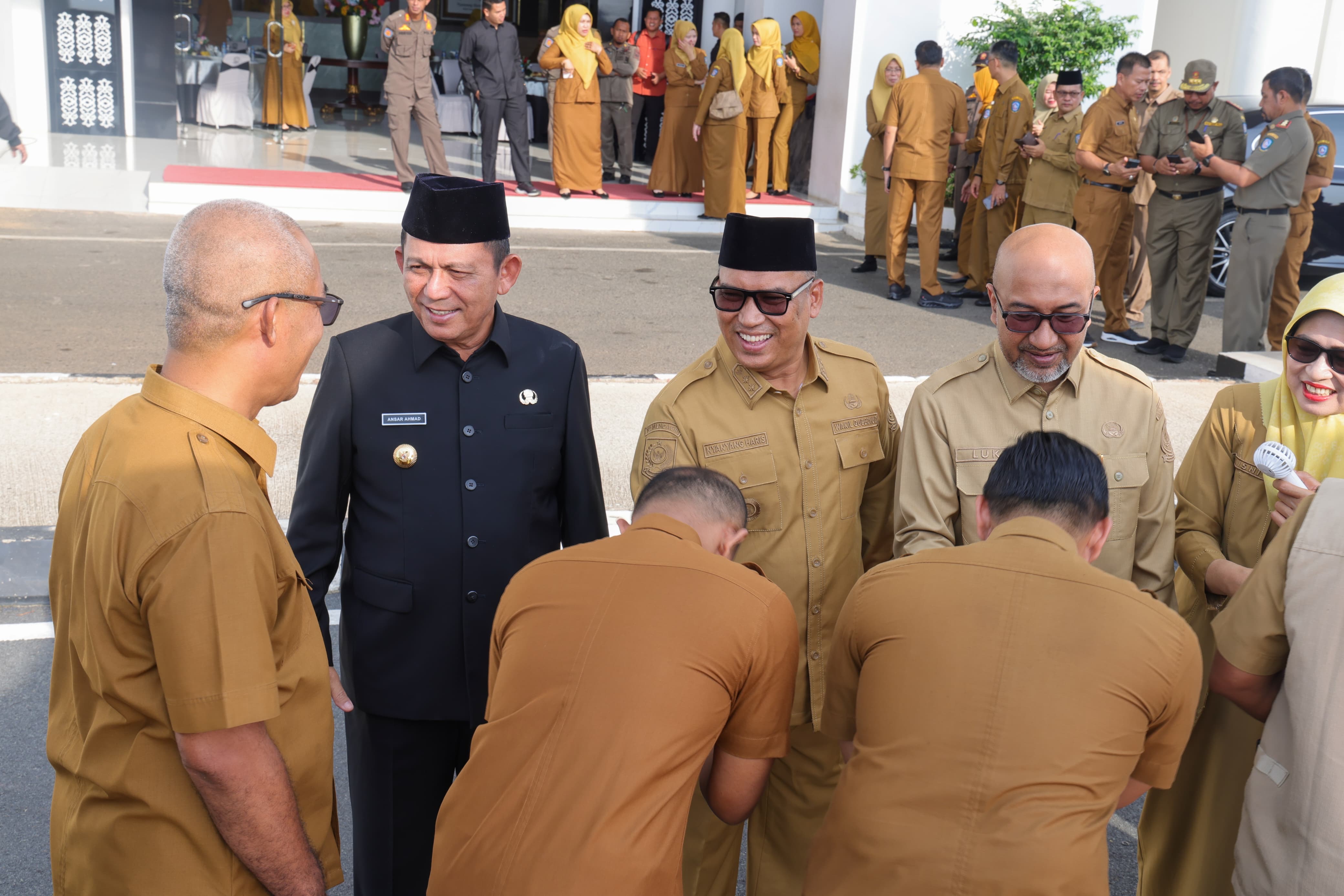 Apel Perdana Pasca Idul Fitri, Gubernur Ansar Ajak ASN Tingkatkan Kinerja dan Perkuat Solidaritas