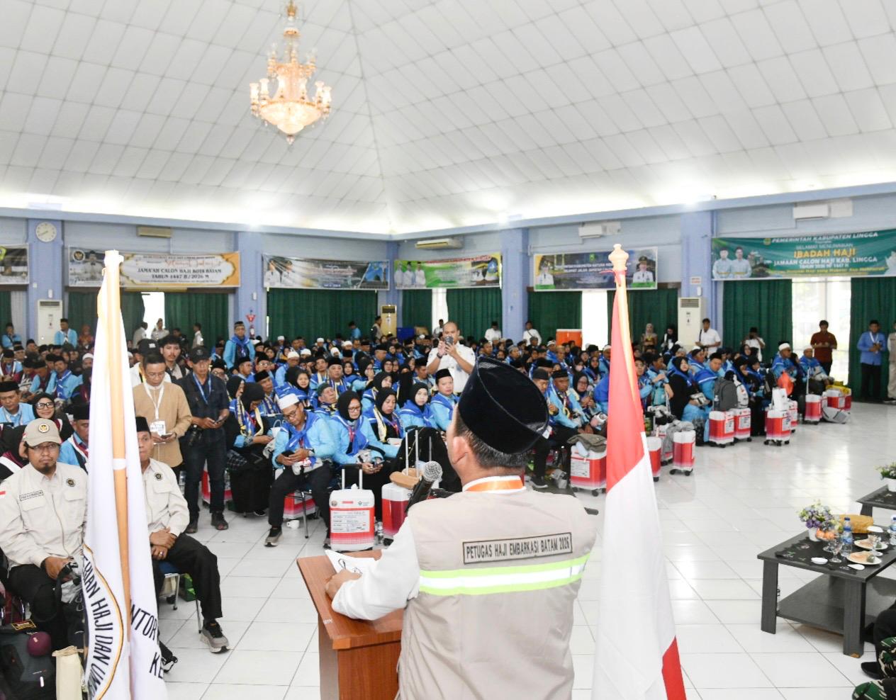 Gubernur Ansar Lepas Kloter Pertama Haji, Pesan Jaga Kesehatan dan Nama Baik Daerah