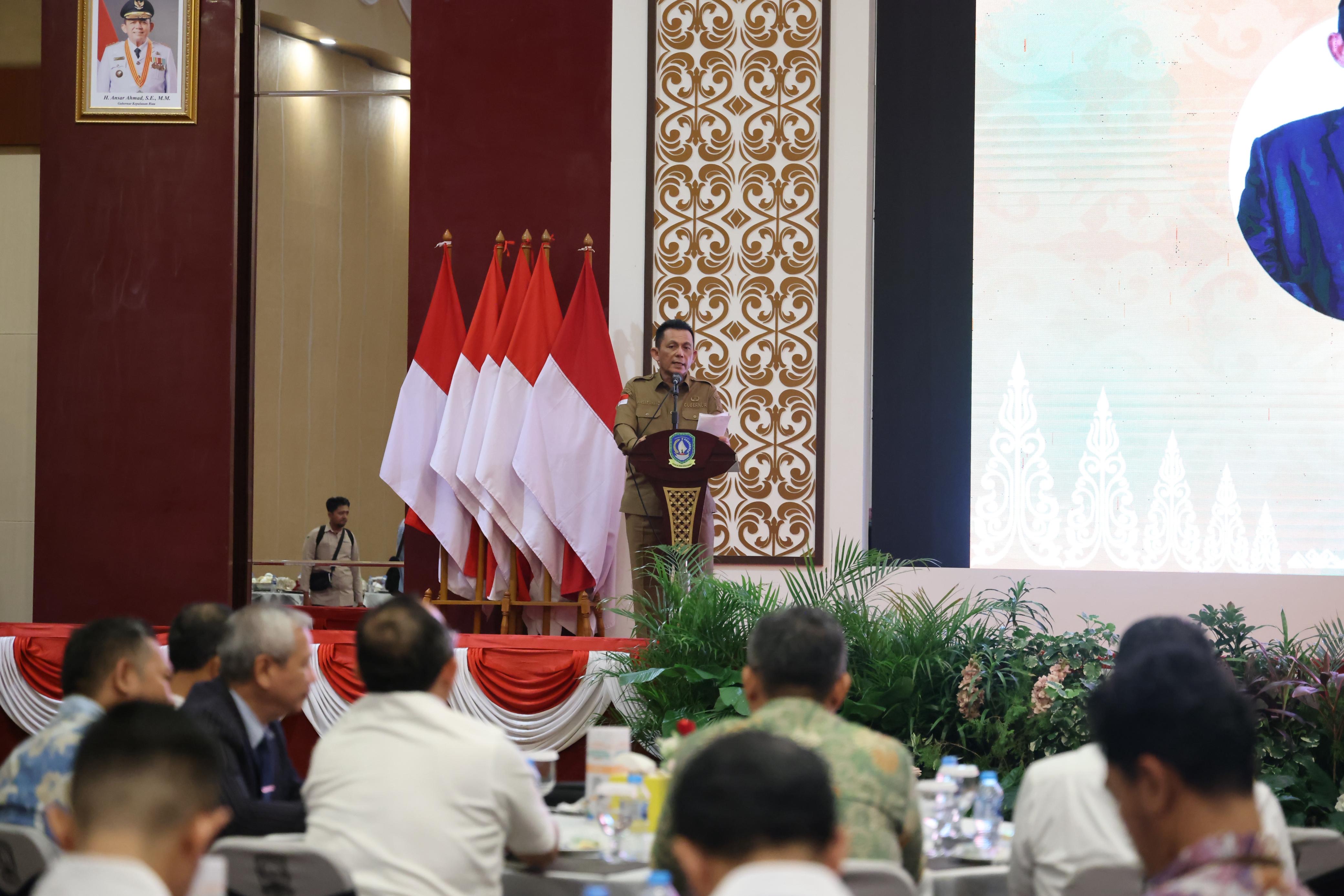 Gubernur Ansar Ahmad Serahkan Paritrana Award 2025: Dorong Perlindungan Sosial Bagi Pekerja Rentan di Kepri