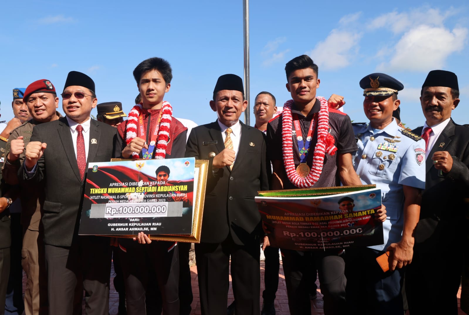 Gubernur Ansar Beri Bonus Atlit Peraih Medali Seagames 2023 Asal Kepri di Sela Upacara Harkitnas ke-115