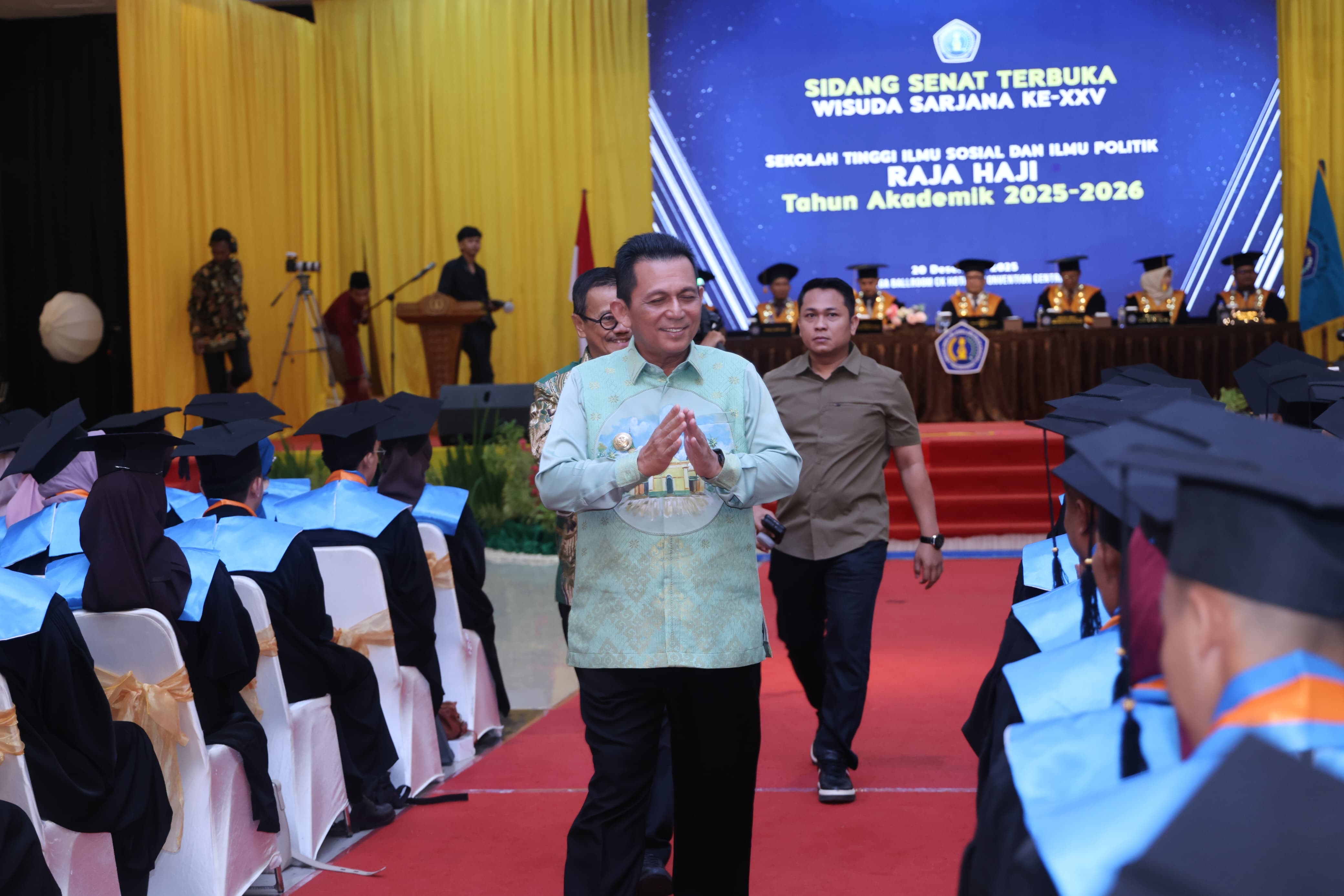 Hadiri Wisuda STISIPOL Raja Haji, Gubernur Ansar Tekankan Pentingnya SDM Adaptif