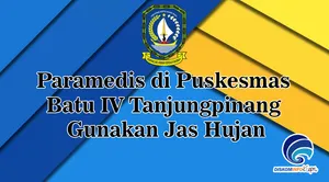 Paramedis di Puskesmas Batu IV Tanjungpinang gunakan jas hujan