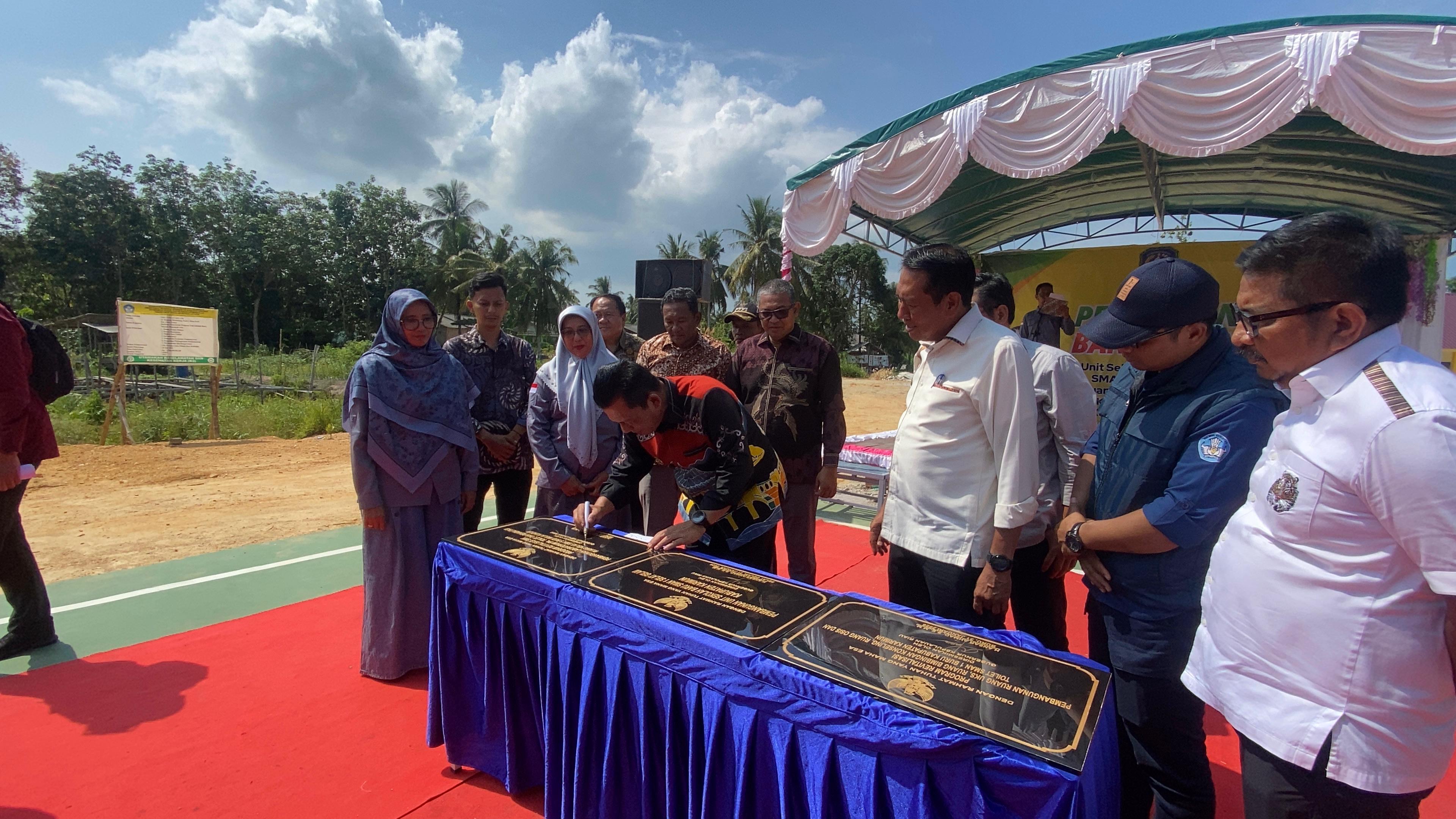 Program Kepri Terang Hadir di Kampung Tembesi Sidomulyo, Gubernur Ansar Resmikan Listrik 24 Jam