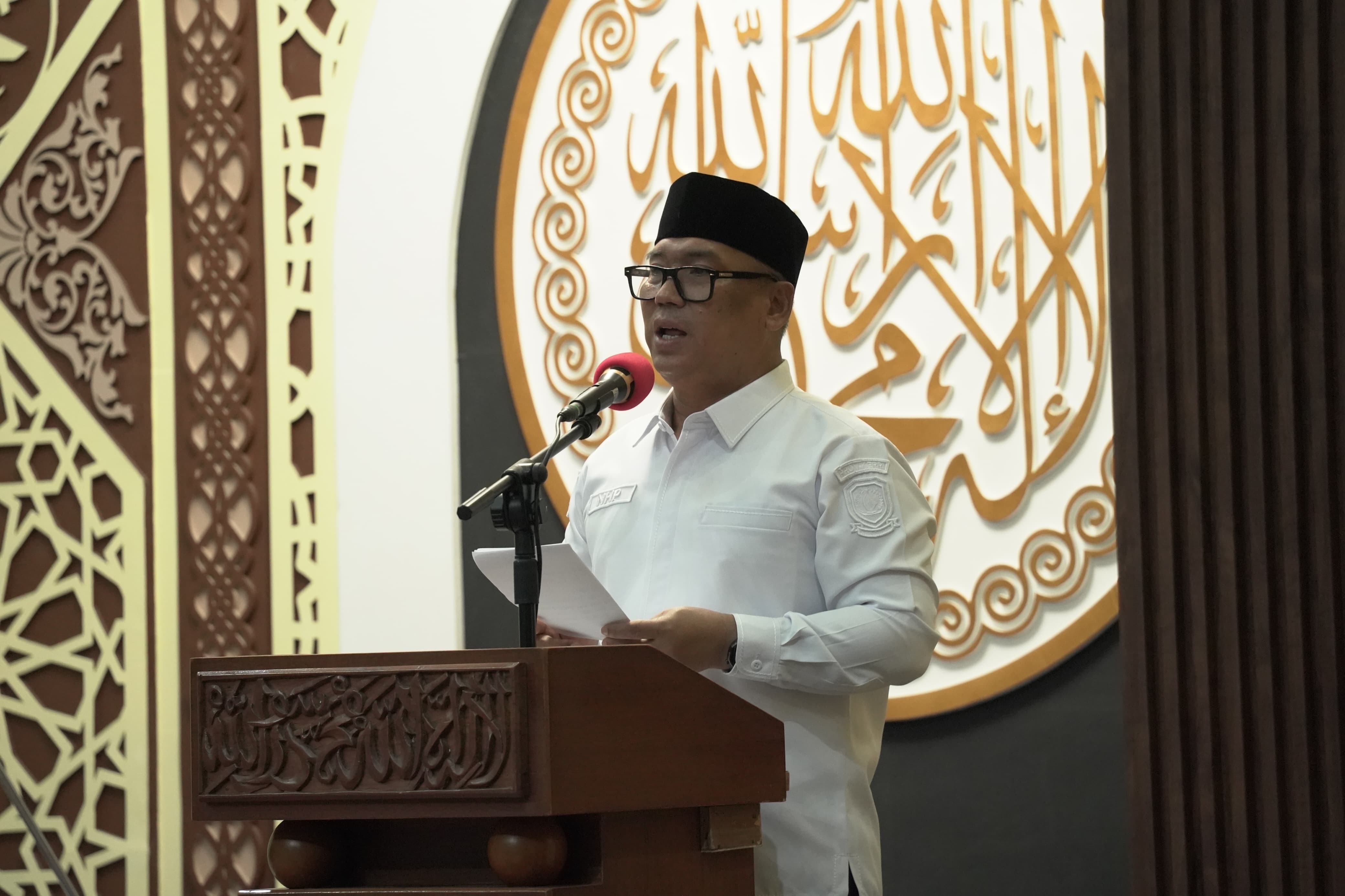 Wagub Nyanyang Safari Ramadan di Dua Masjid Batam, Serahkan Bantuan untuk Yatim dan Dhuafa