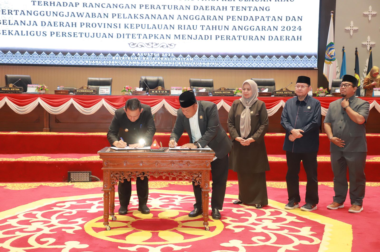 Perda LPJ APBD 2024 Ditetapkan, Gubernur Ansar: Jadi Dasar Penyusunan Keuangan yang Lebih Baik Lagi