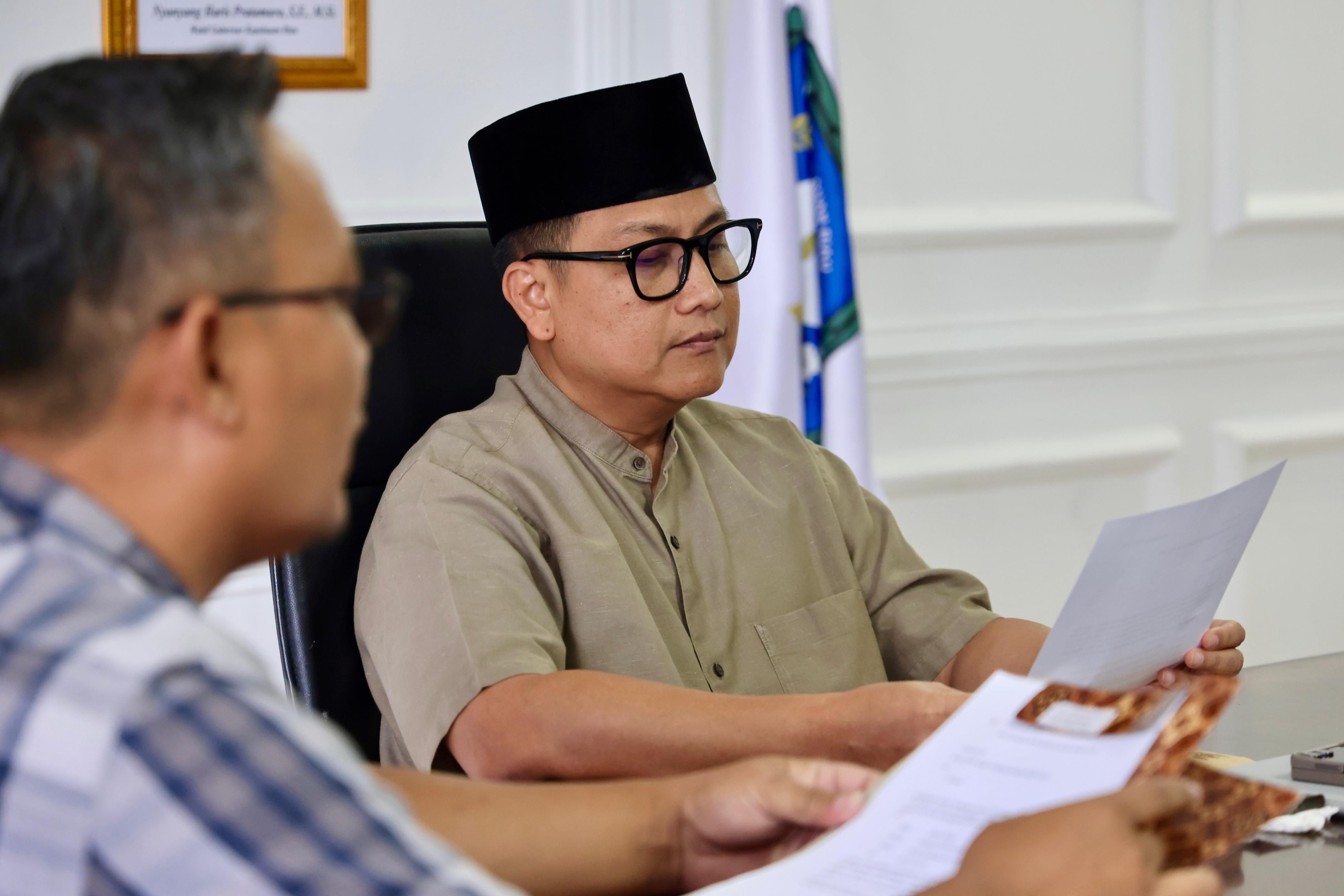 Terpilih Menjadi Anggota KPU Tanjungpinang, Ketua KPID Kepri Serahkan Surat Pengunduran Diri
