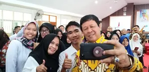 Guru Honor Kepri Dapat THR dan Naik Gaji
