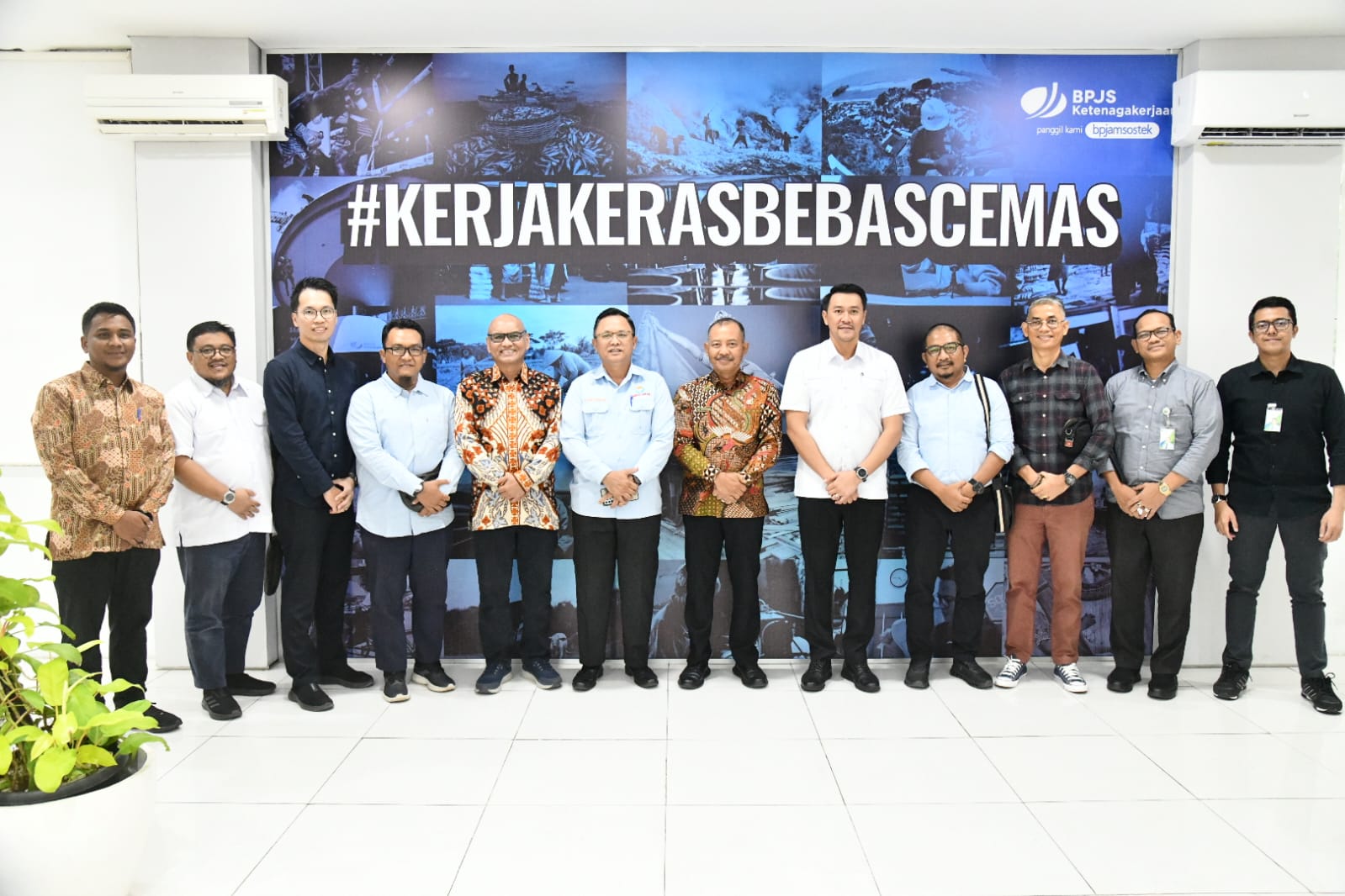 Sekdaprov Adi Prihantara Buka Sosialisasi Paritrana Award 2025 Tingkat Provinsi Kepri