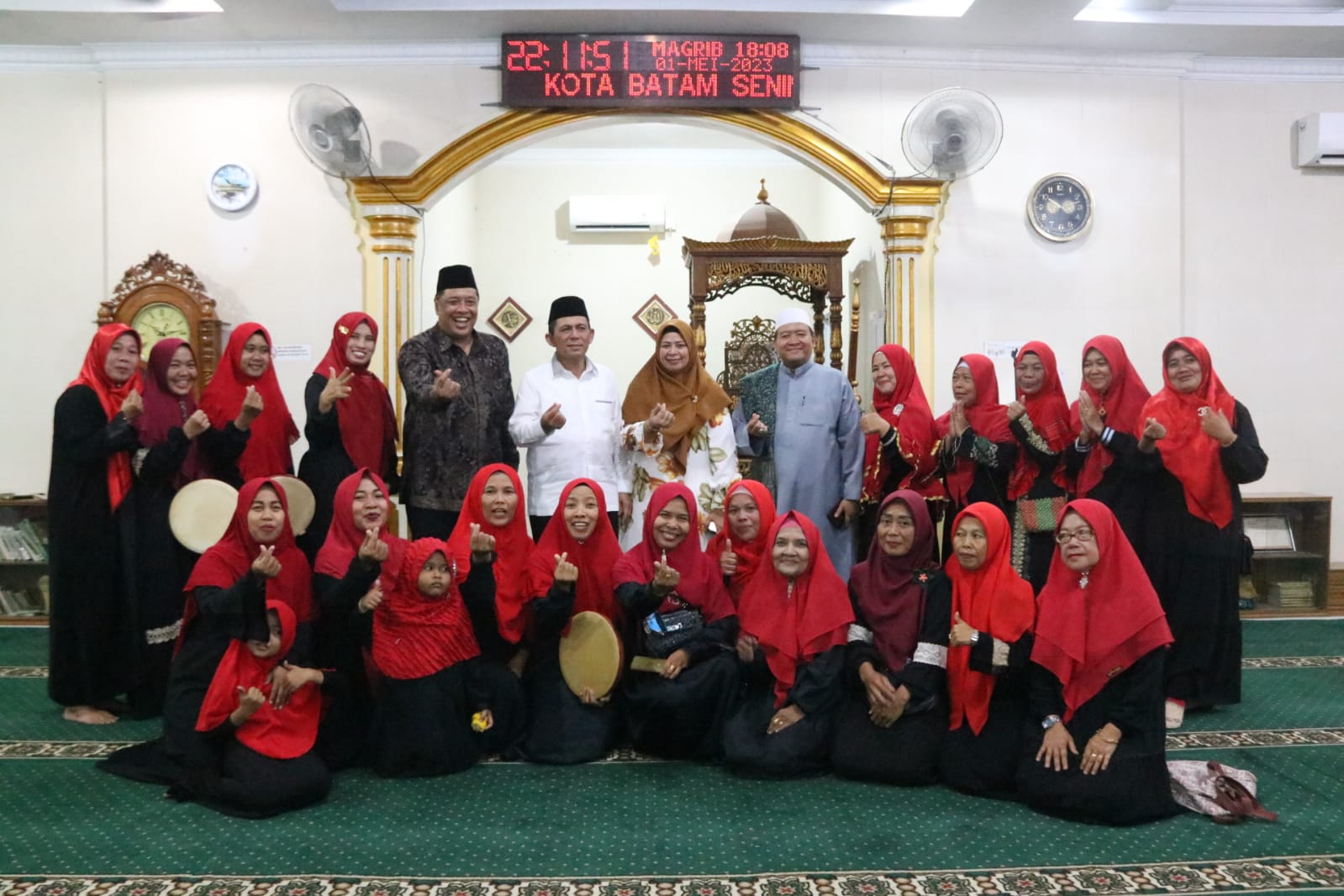 Hadiri Halal Bihalal Warga Kavling Lama Batu Aji, Gubernur Ansar Disambut Lantunan Shalawat