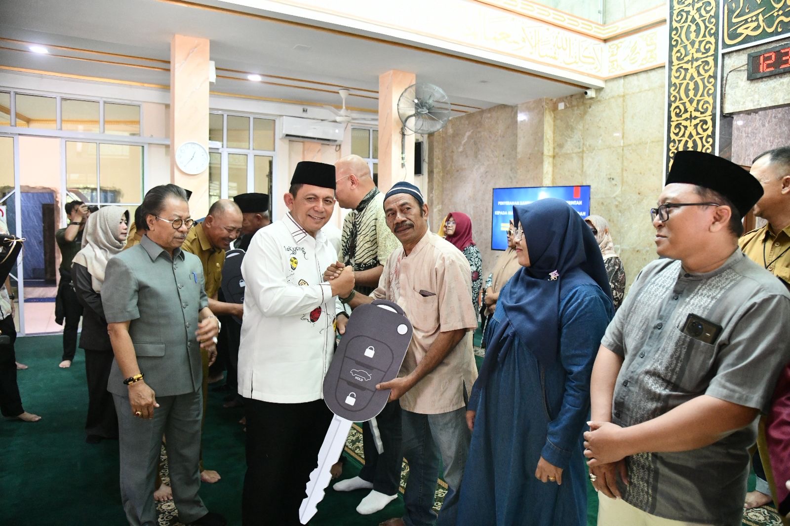 Gubernur Ansar: Pemerintah Bayarkan BPJS Ketenagakerjaan untuk 42 Ribu Nelayan dan Petani