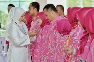 Dewi Ansar Lantik Pengurus Baru Dekranasda, Gubernur Apresiasi Prestasi Tiga Tahun Terakhir