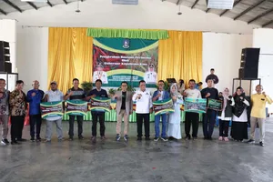 Gubernur Ansar Serahkan Bantuan Pertanian di Batam Untuk Meningkatkan Ketahanan Pangan