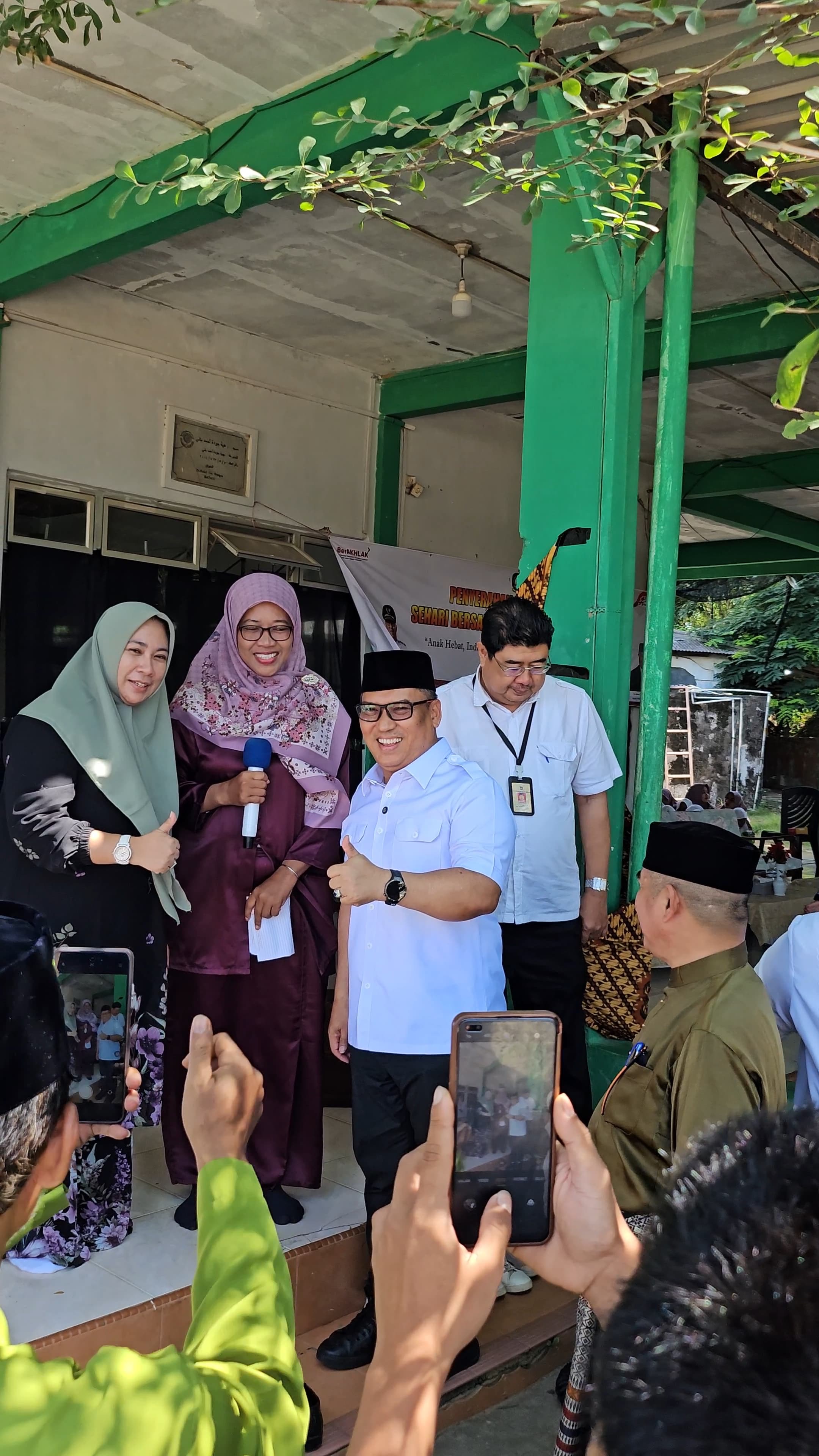 Wagub Nyanyang Serahkan Bantuan Permakanan untuk Anak-Anak LKSA Kota Batam