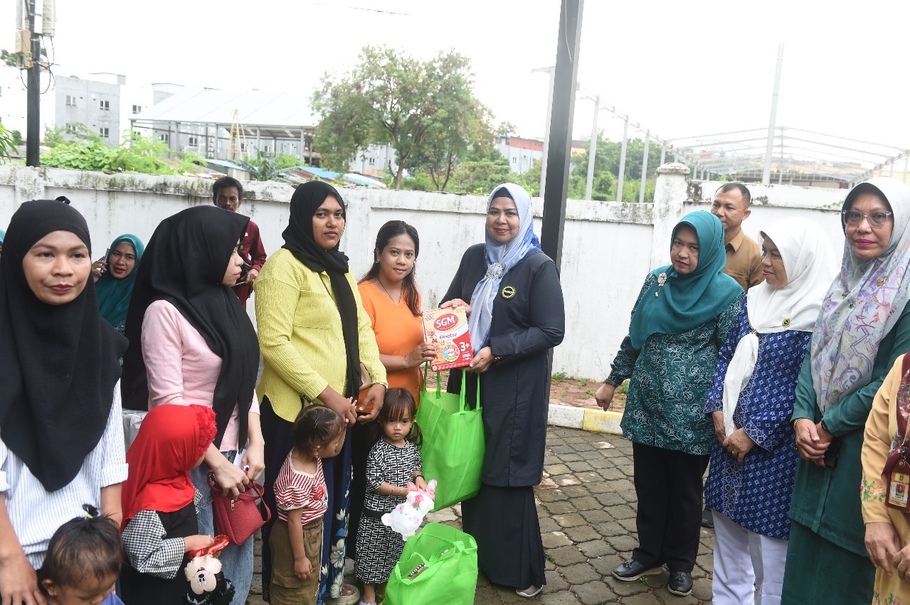 Sentuhan Kasih TP PKK Kepri, Khitanan Dhuafa dan Paket Stunting untuk Anak Batam