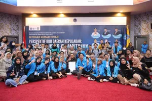 Mahasiswa UMRAH Antusias Sambut Gubernur Ansar, Berebut Ingin Bersuafoto