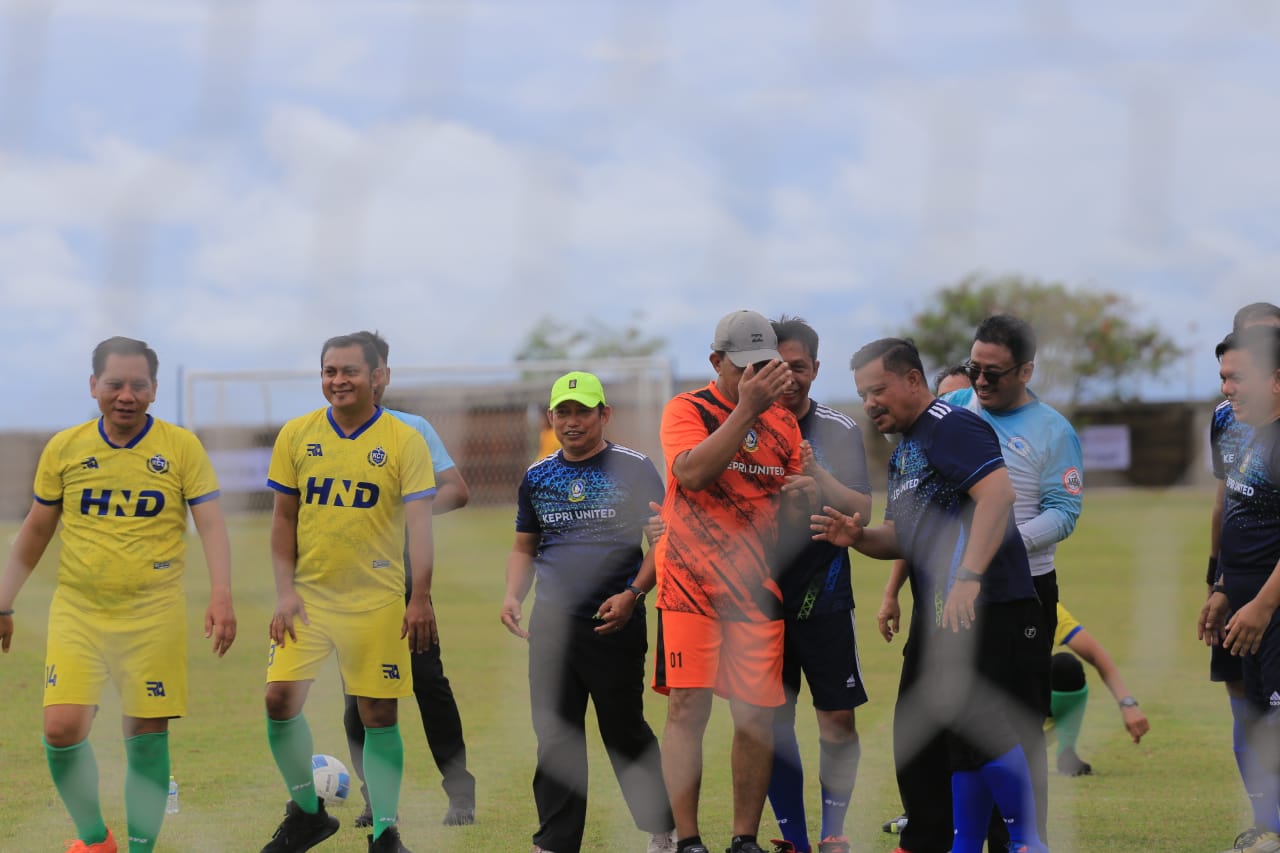 Ribuan ASN Meriahkan Senam Bersama Peringatan HUT ke-54 KORPRI di Kepri