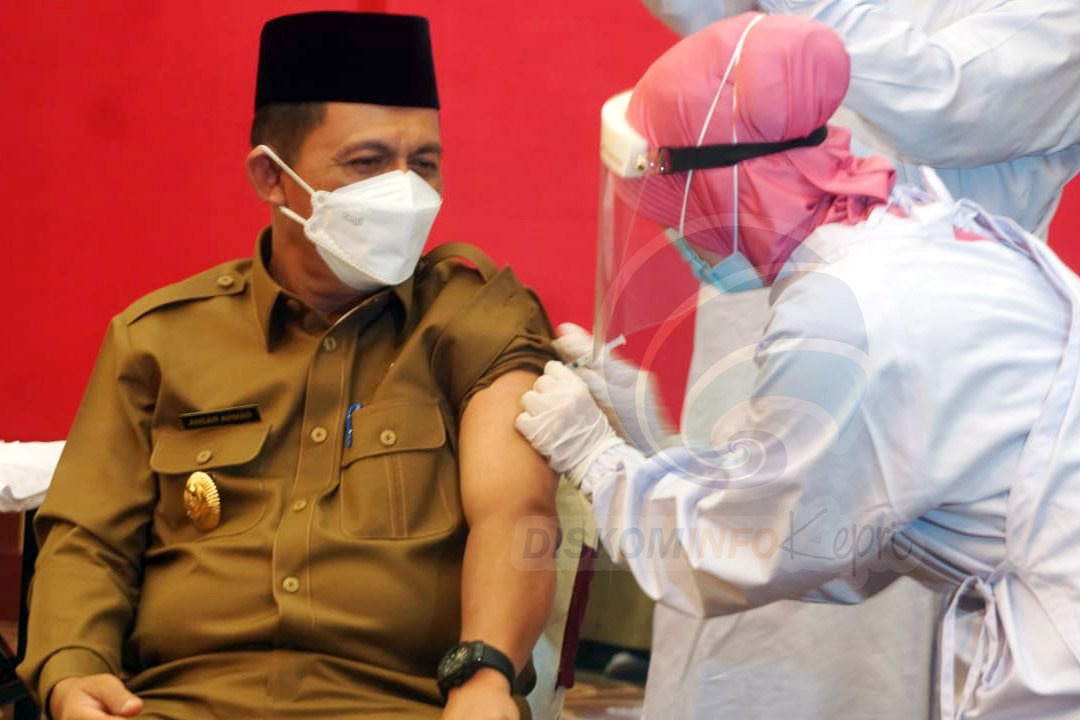 Vaksinasi Tahap II Kepri Dilaksanakan - Ansar : Dengan Divaksin Percepat Ekonomi Bangkit