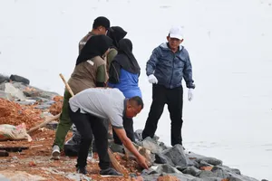Gubernur Ansar Pimpin Goro di Kawasan Gurindam XII, Ajak Warga Jaga Kebersihan Tepi Laut Tanjungpinang