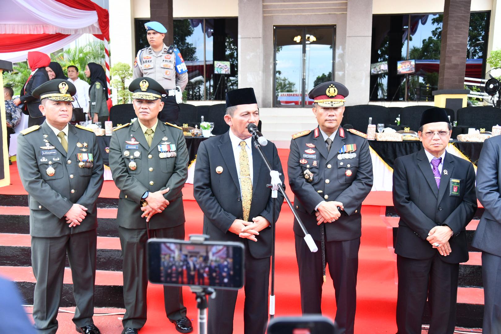 Gubernur Ansar Hadiri Peringatan Hari Bhayangkara ke-79: Apresiasi Polri sebagai Pilar Masyarakat