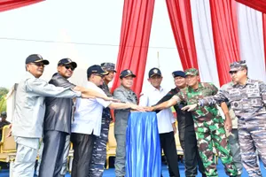 Gubernur Ansar Dampingi Kepala Bakamla RI Laksdya TNI Aan Kurnia Lakukan Ground Breaking Pembangunan Dermaga Bakamla di Batam