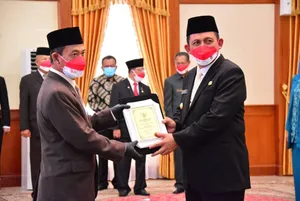 PENYERAHAN SATYA LENCANA KARYA SATYA PNS