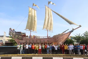 Gubernur Ansar bersama Warga Ganet Senam Sehat dan Tanam Pohon Pinang