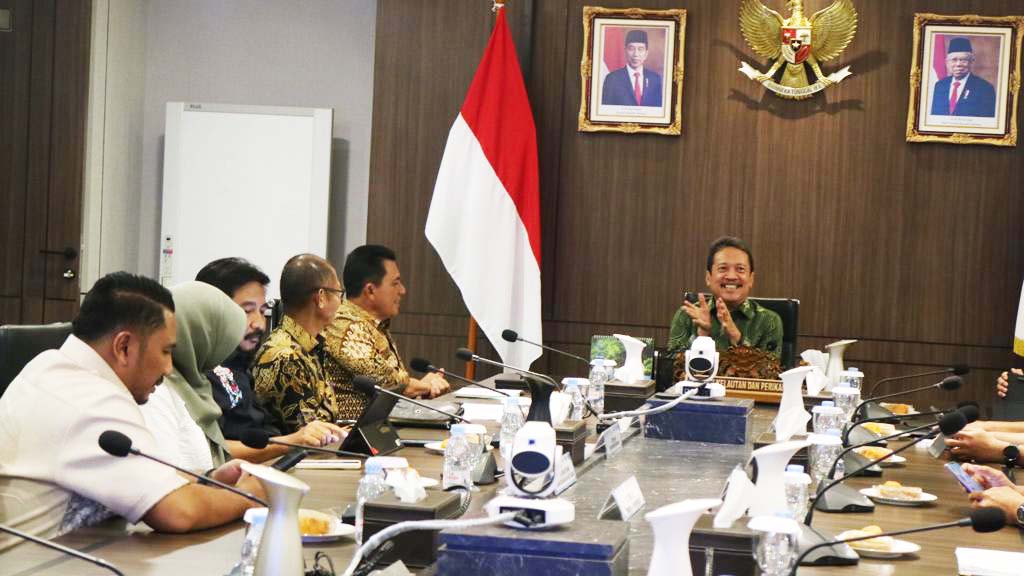 Bertemu Menteri KKP, Gubernur Ansar Bahas Skema Peningkatan Pendapatan dan Kampung Nelayan Modern di Kepri
