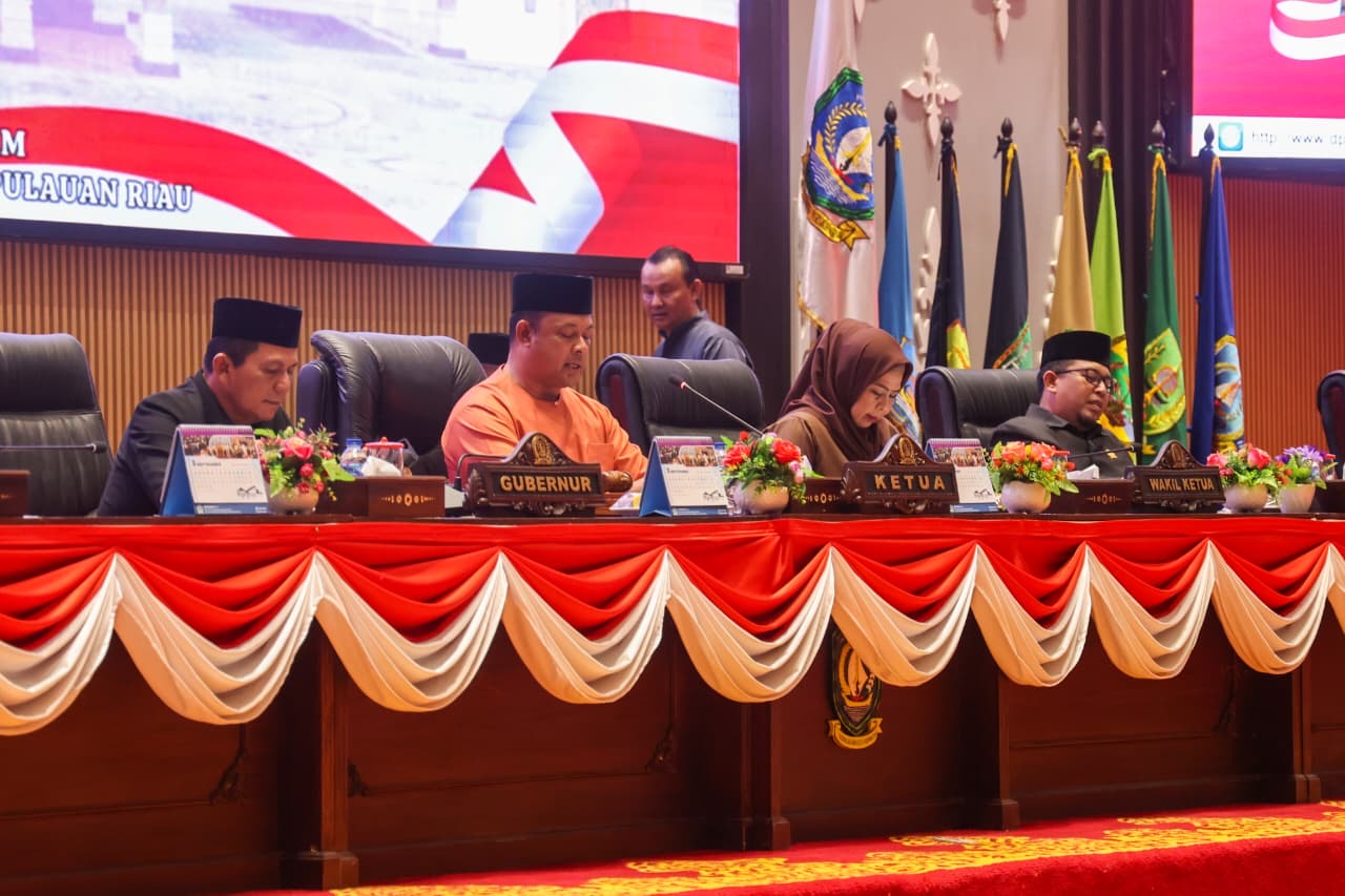 Gubernur Ansar Sampaikan Nota Keuangan Perubahan APBD Kepri 2025 di DPRD