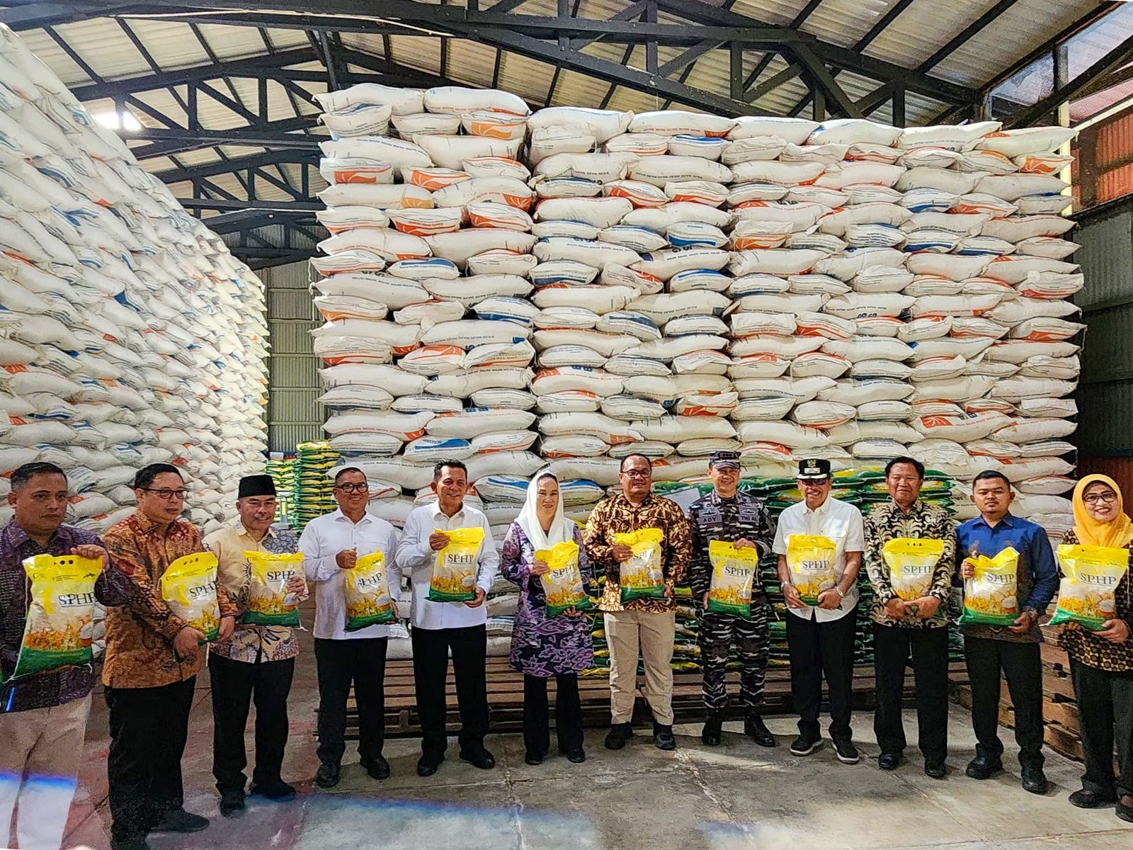 Pemprov Kepri Salurkan Bantuan Pangan untuk 7.321 Warga Natuna, Ansar Tekankan Stop Boros Pangan