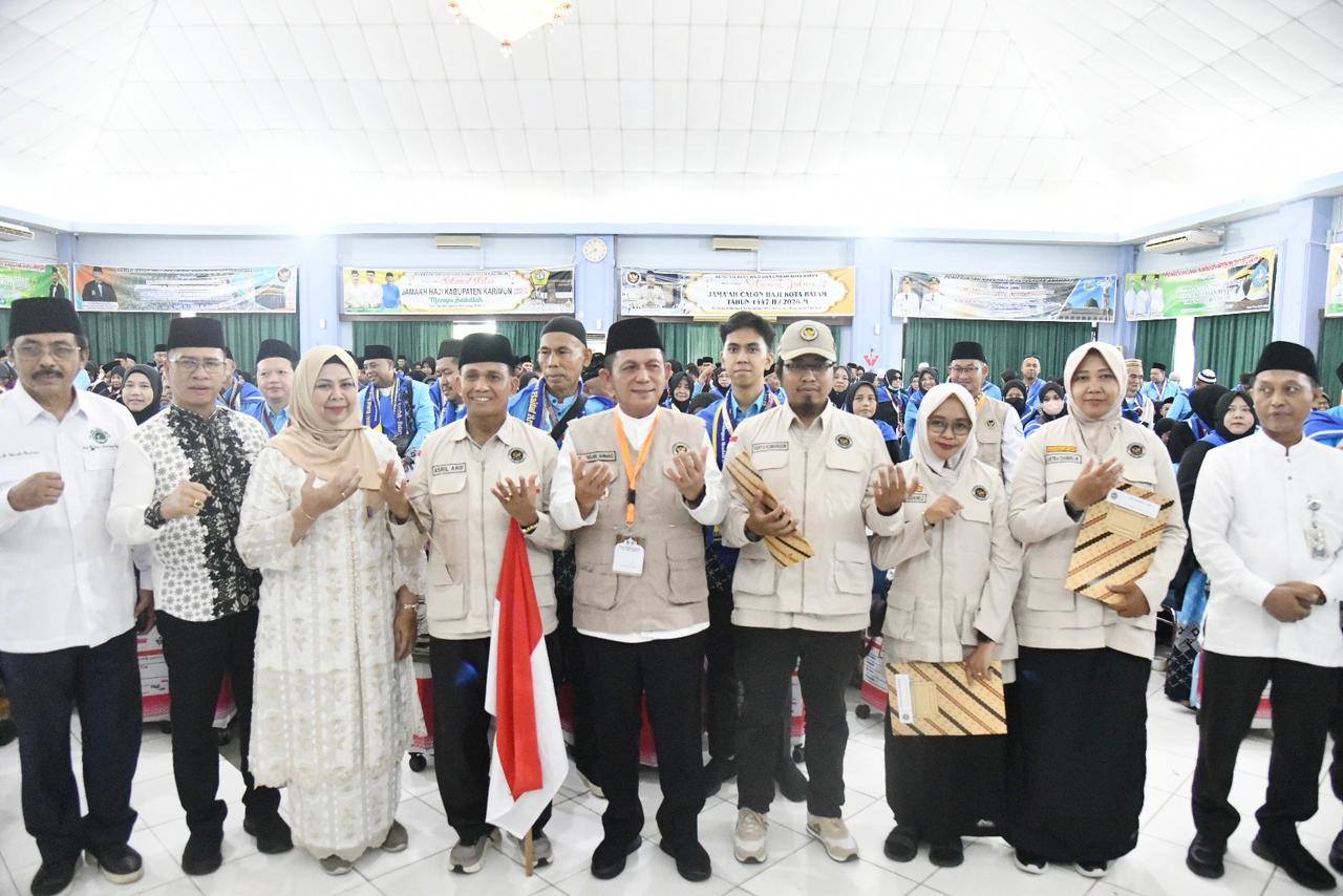 Gubernur Ansar Lepas Kloter Pertama Haji, Pesan Jaga Kesehatan dan Nama Baik Daerah