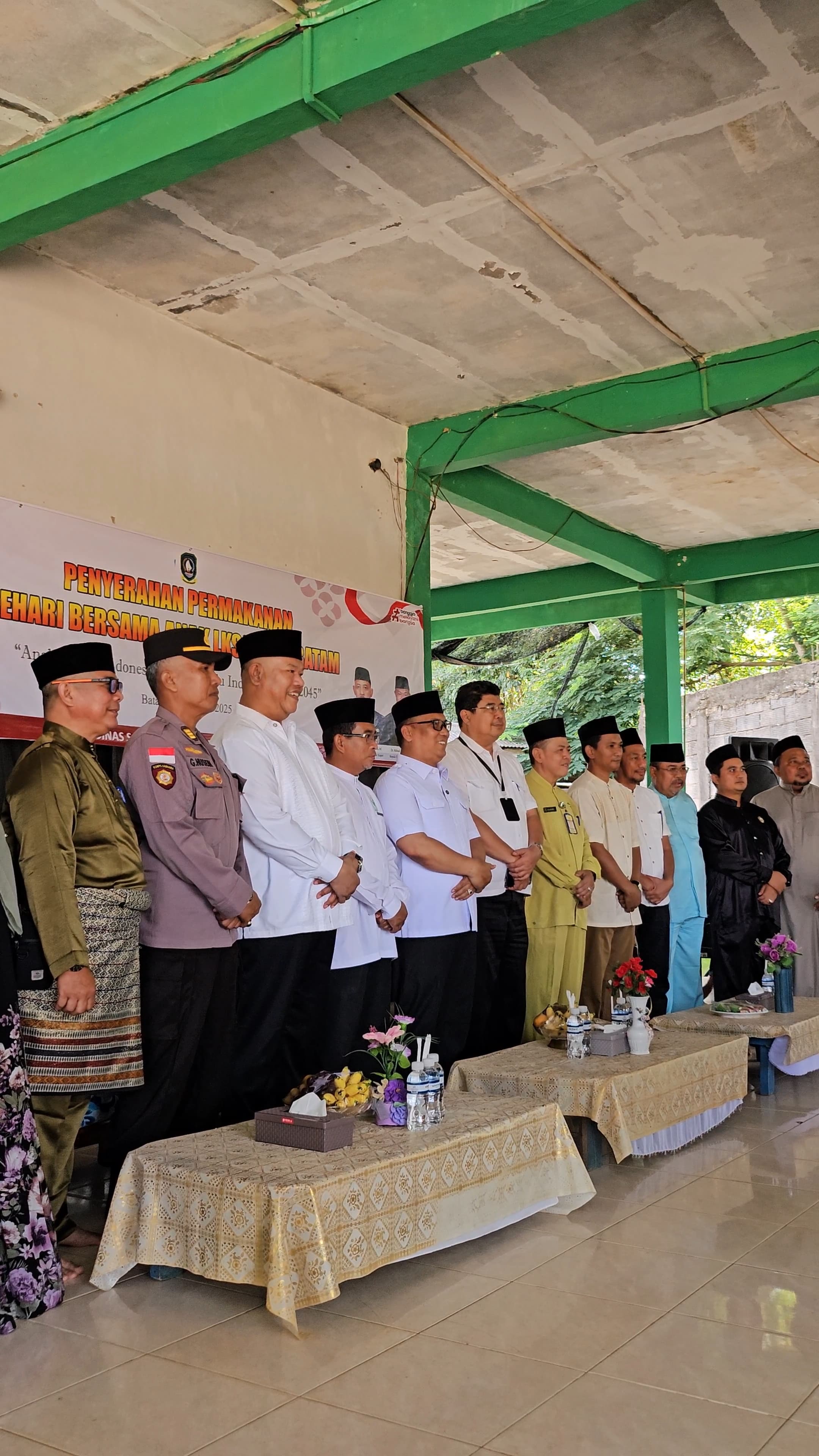 Wagub Nyanyang Serahkan Bantuan Permakanan untuk Anak-Anak LKSA Kota Batam