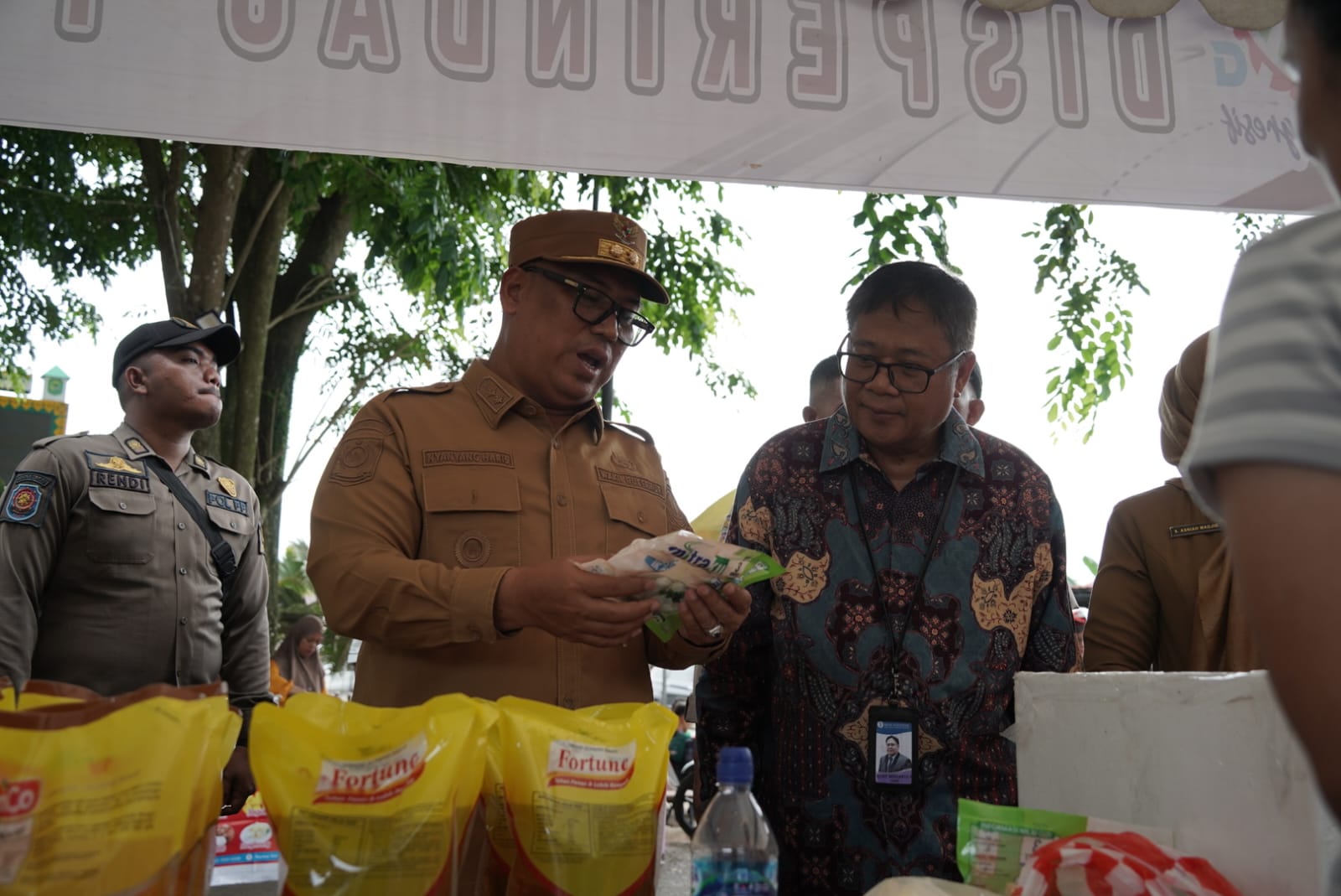 Wagub Nyanyang Buka Bazar Pangan Murah
Jaga Stabilitas Harga Bahan Pokok Jelang Nataru