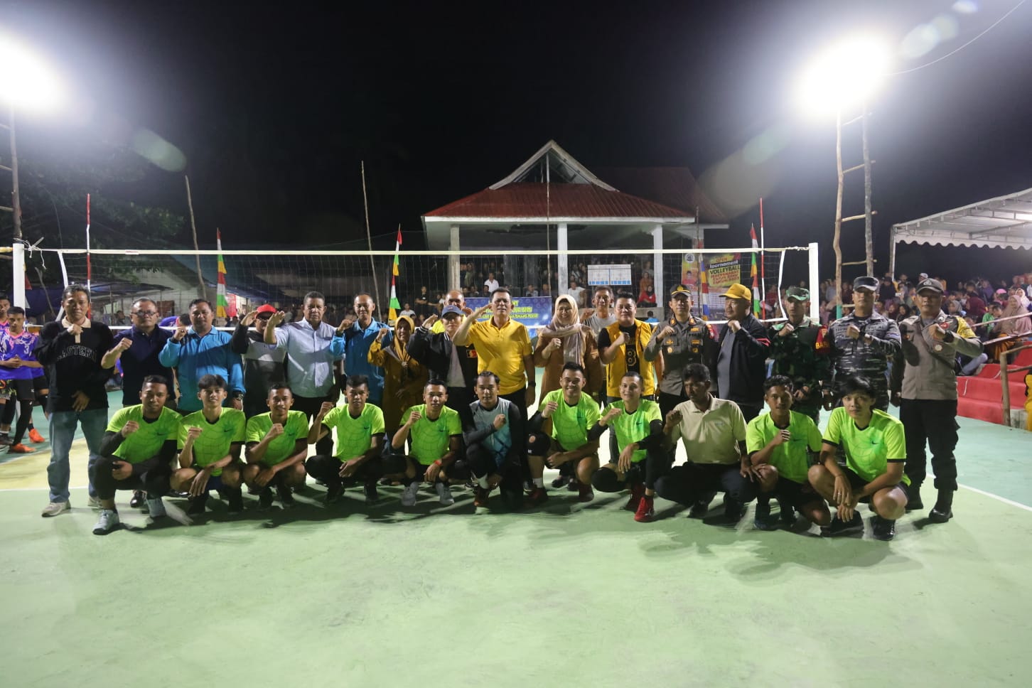 Gubernur Ansar Tutup Turnamen Bola Voli Masyarakat Tajur Biru