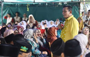 Hujan Deras Tak Halangi Gubernur Bersilaturahmi dengan Masyarakat Selat Gelam Karimun