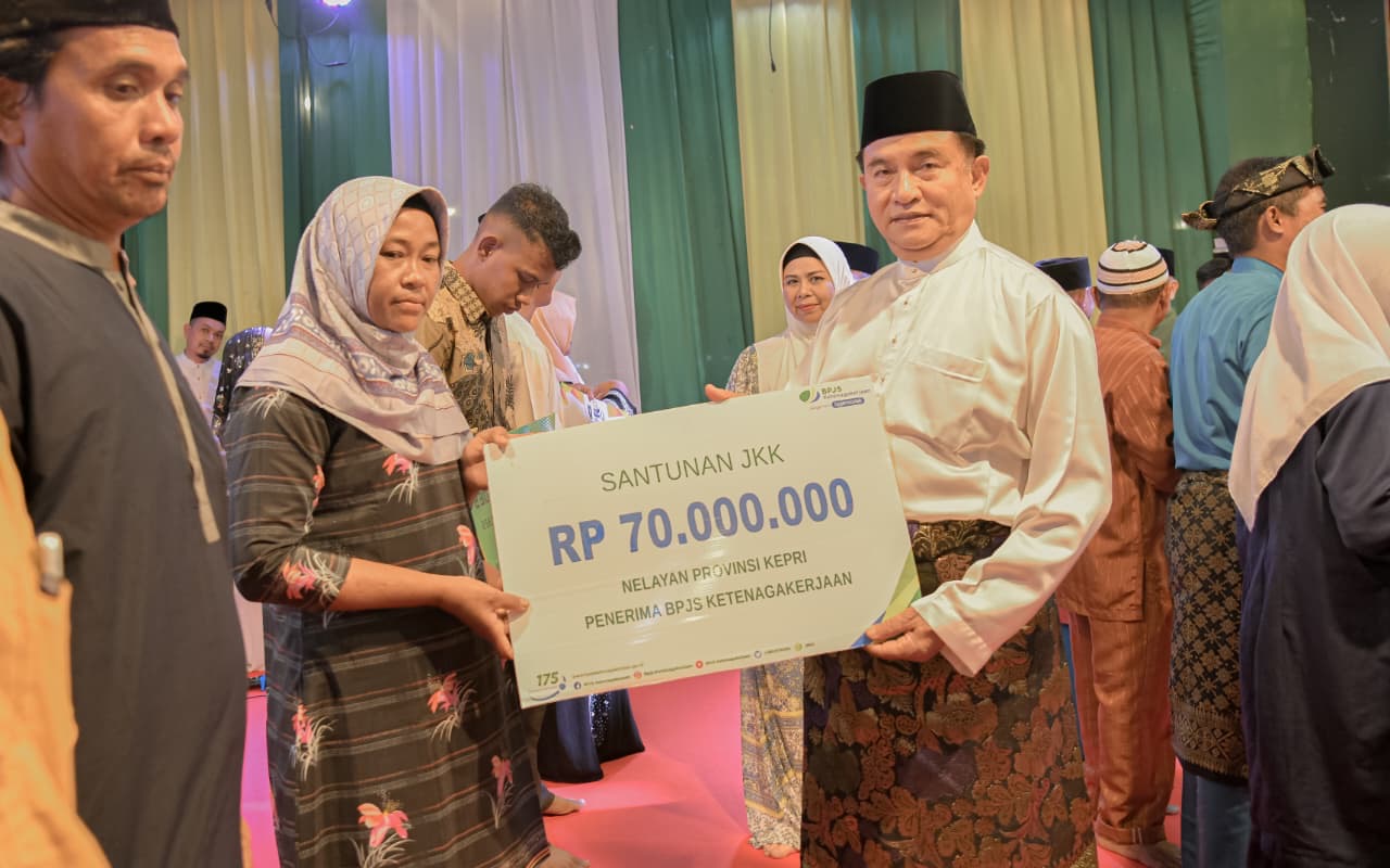 Menko Yusril Ajak Warga Jaga Keislaman dan Kemelayuan pada Tabligh Akbar di Lingga