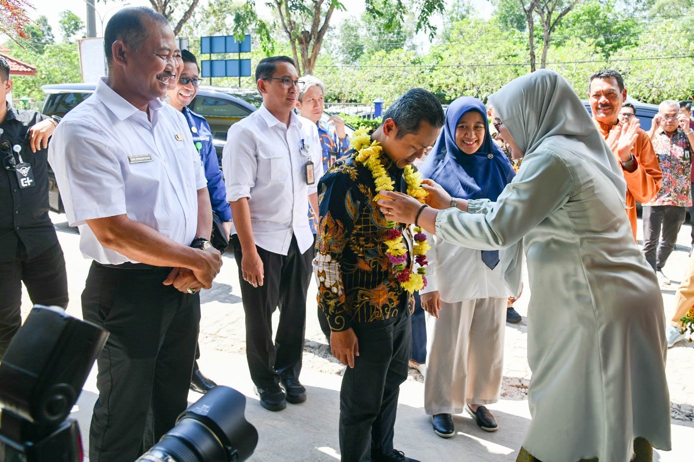 Wamen Dikdasmen RI Fajar Riza Tinjau Langsung Posko Verifikasi SPMB di Batam
